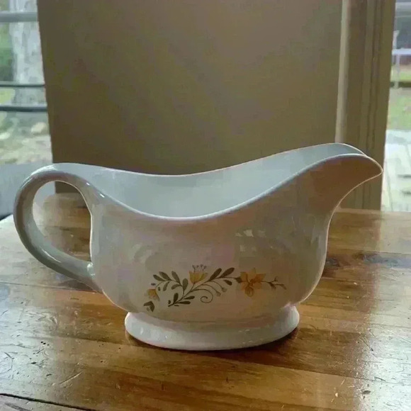 Pfaltzgraff Gravy Boat..Meadow Lane Pattern - Picture 2 of 8